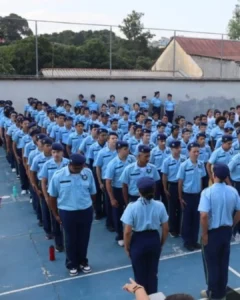 Colégio Cívico Militar Dias da Rocha entrega certificados para alunos exemplares