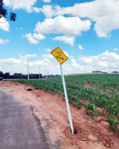 Prefeitura amarga prejuízos com furtos de placas de sinalização de trânsito