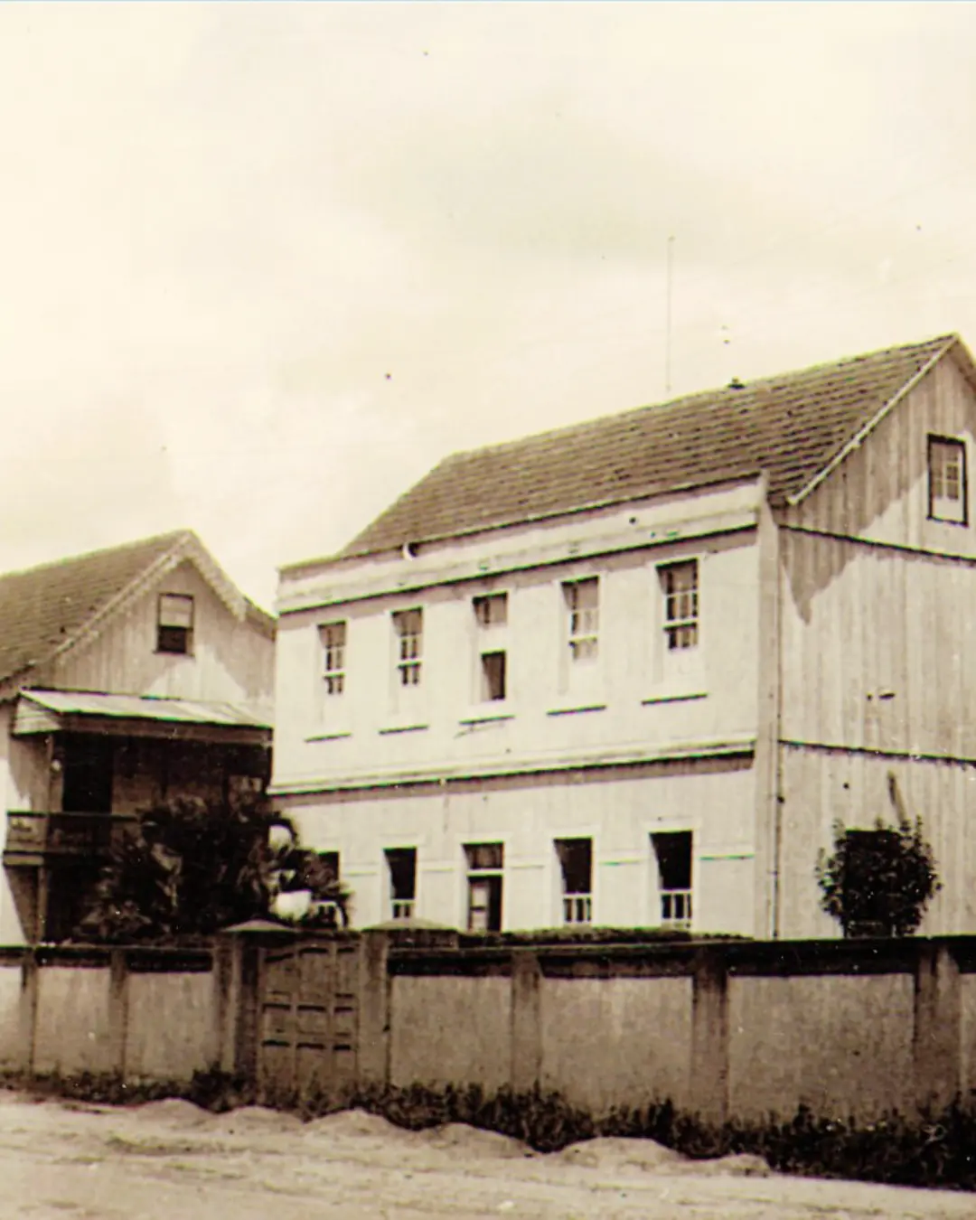 Terezinha Poly: A Antiga Construção do Instituto Sagrado Coração de Jesus