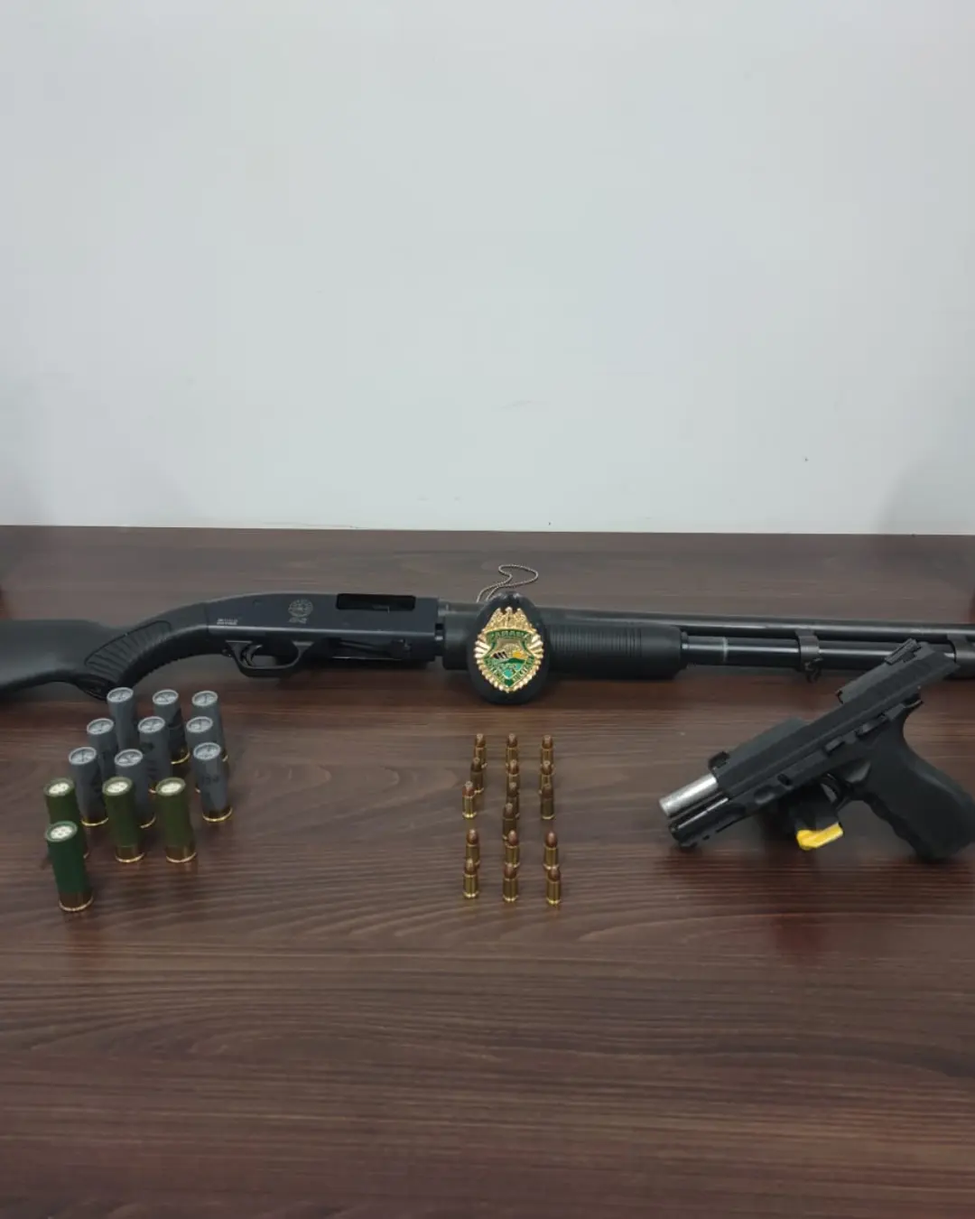 Homem é preso por porte ilegal de armas no Capela Velha